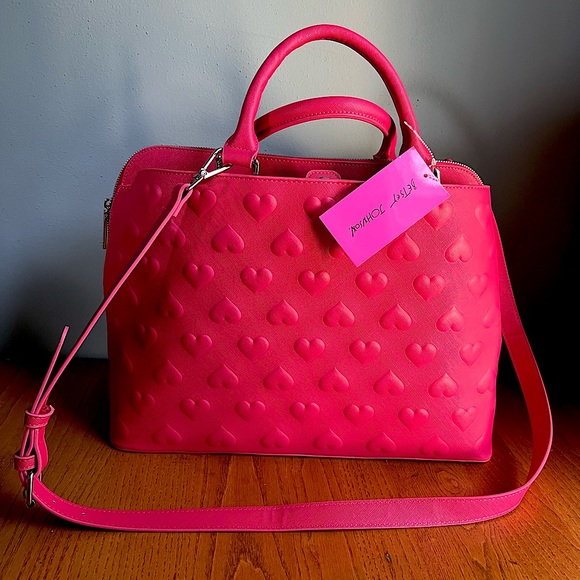 Super cute xl Betsy Johnson heart purse. New with tags but missing scarf. - Picture 1 of 4